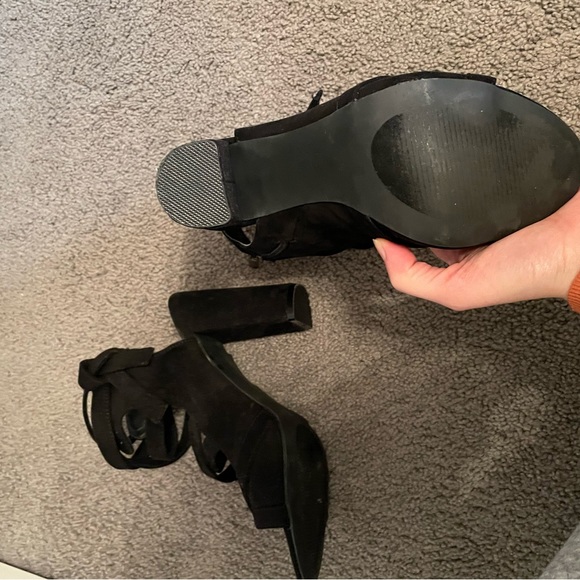 Black strappy bow block heels - Picture 5 of 5